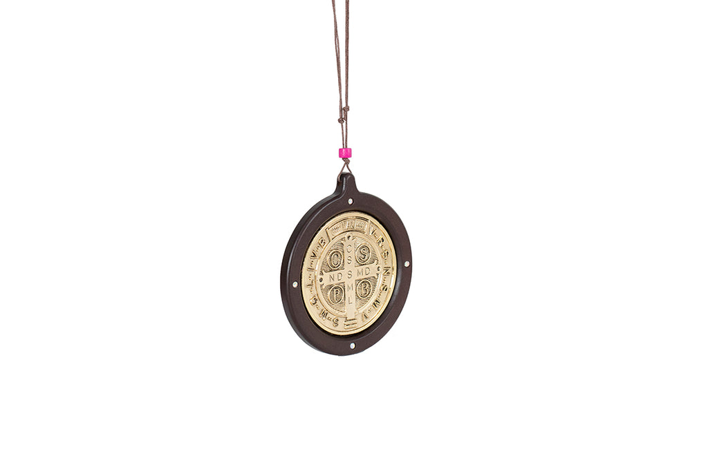 MEDALLA JUMBO SAN BENITO ARO DE MADERA DORADA