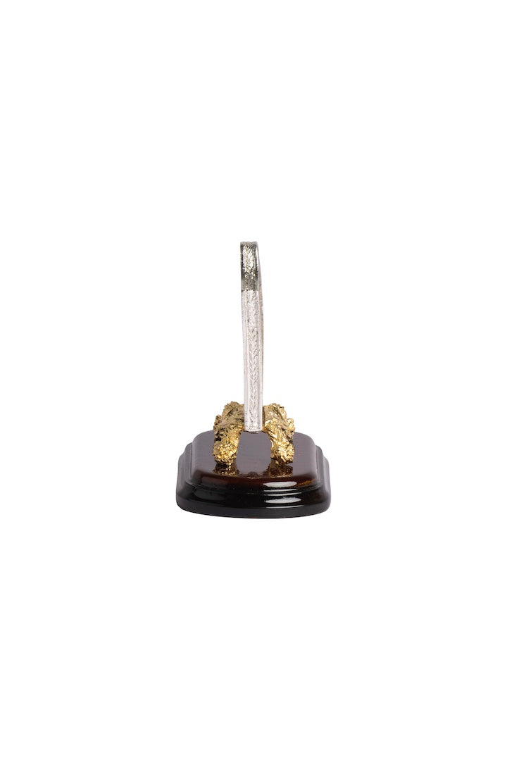 ANGEL EN MARCO DORADO CON PEDESTAL PLATA BASE MADERA