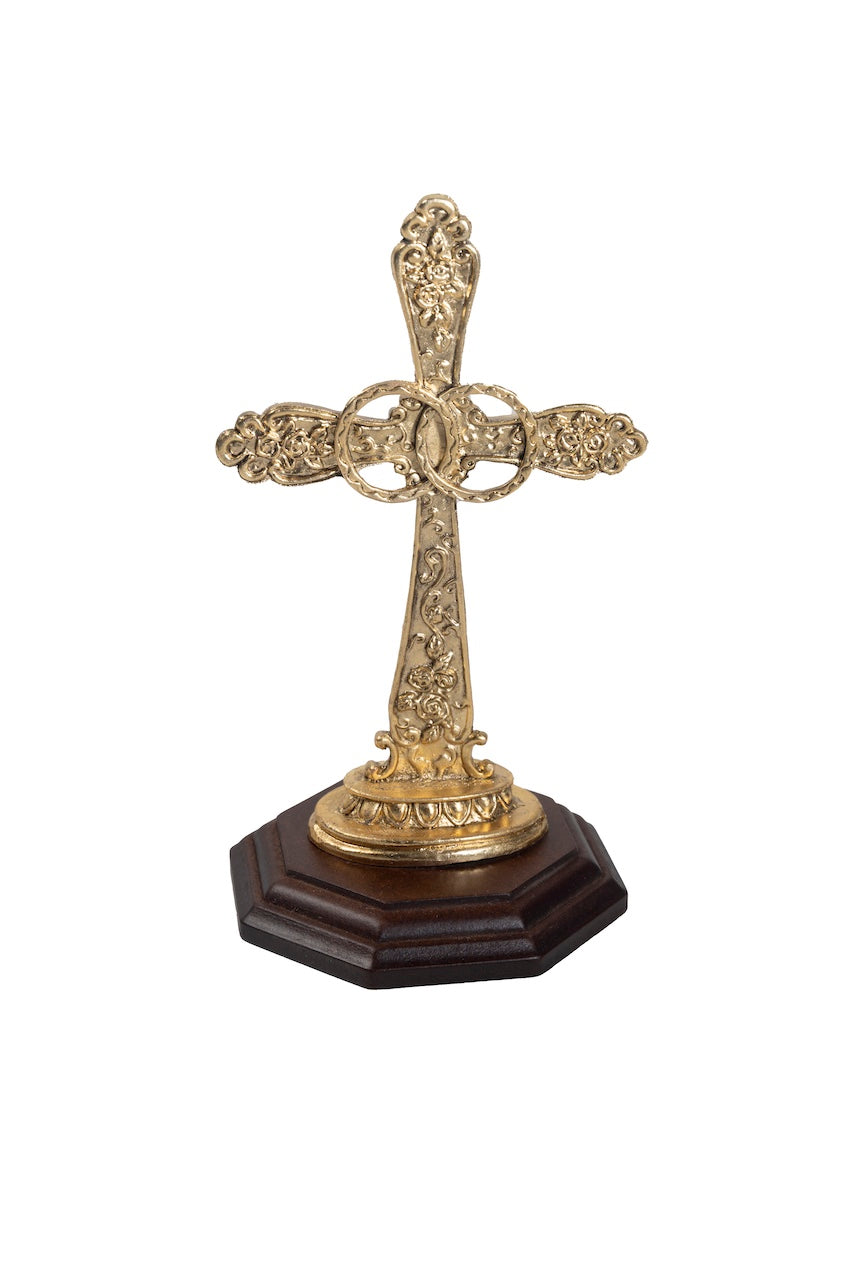 CRUZ BODA DORADA CON BASE MADERA