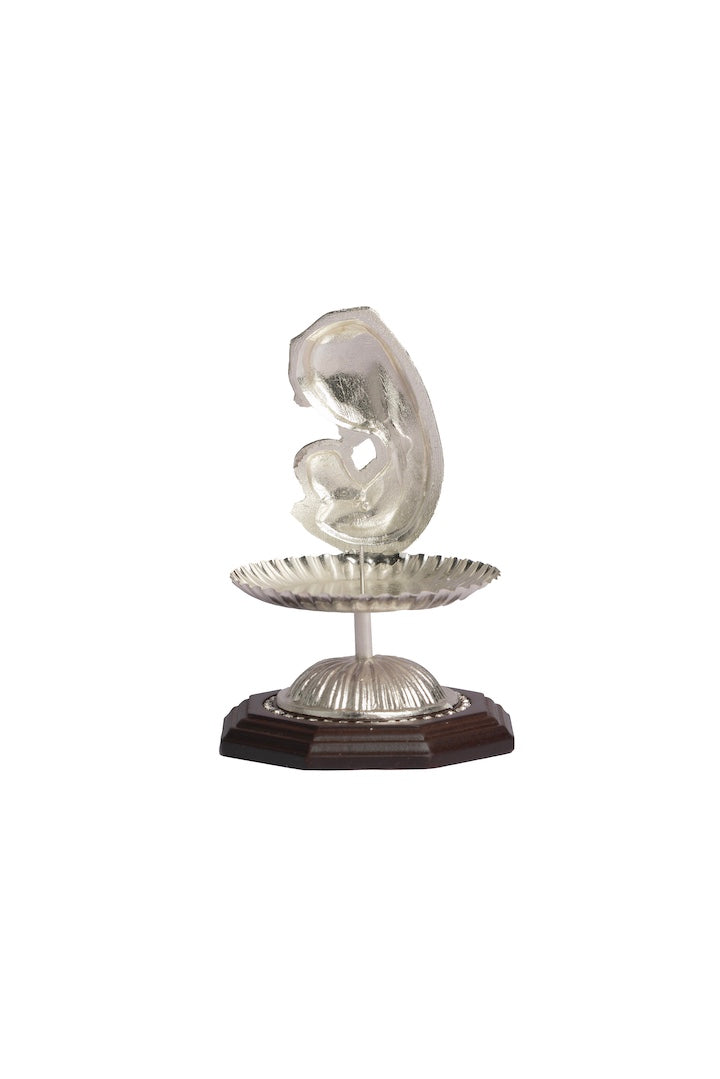 MADONA C/NIÑO PLATA CON BASE MADERA