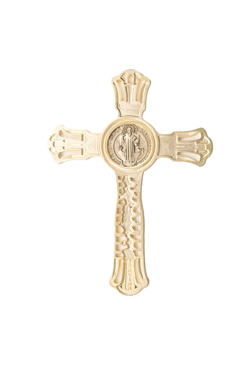 CRUZ DE SAN BENITO METÁLICA DORADA